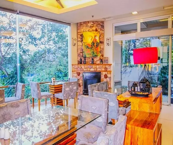 בית מלון כפרי Chalet Baguio