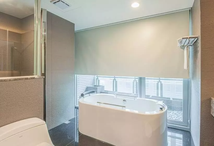 هتل Check Inn Select Taichung Dadun