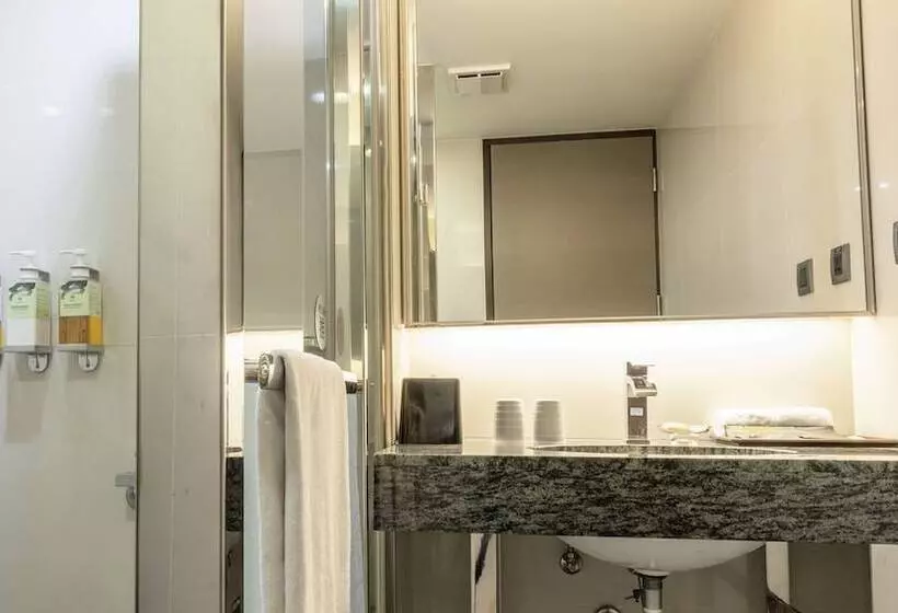 هتل Check Inn Select Taichung Dadun