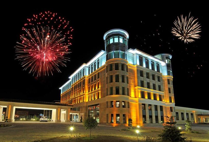 Doubletree By Hilton Hotel Van