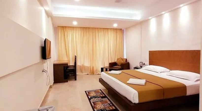 Hotelli Famafa Beach Resort