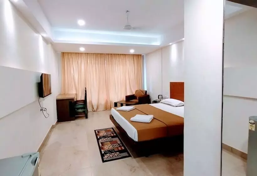 Hotelli Famafa Beach Resort