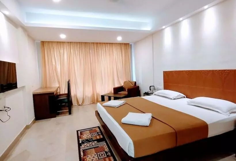 Hotelli Famafa Beach Resort