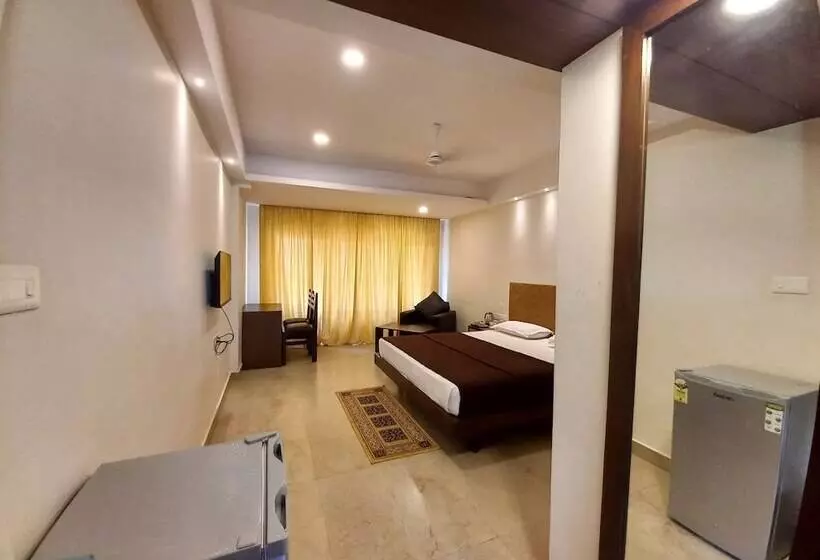 Hotelli Famafa Beach Resort