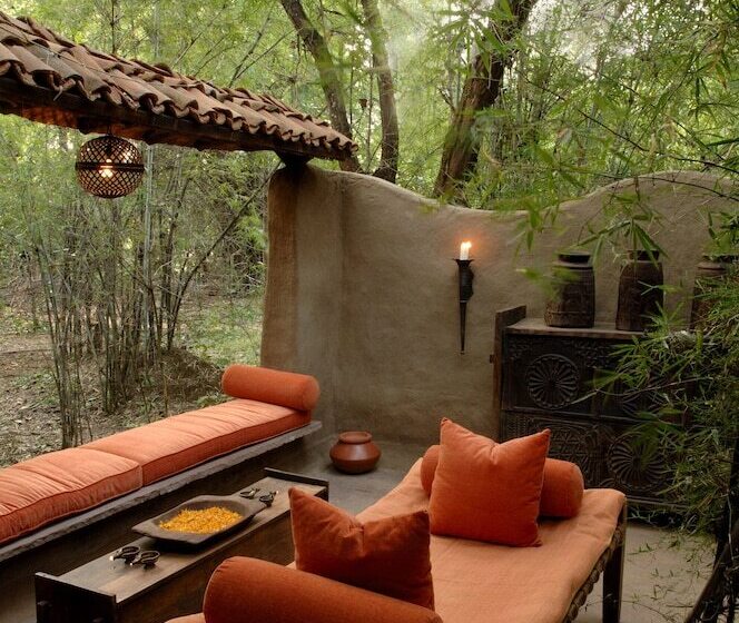 Отель Mahua Kothi Bandhavgarh - A Taj Safari Lodge