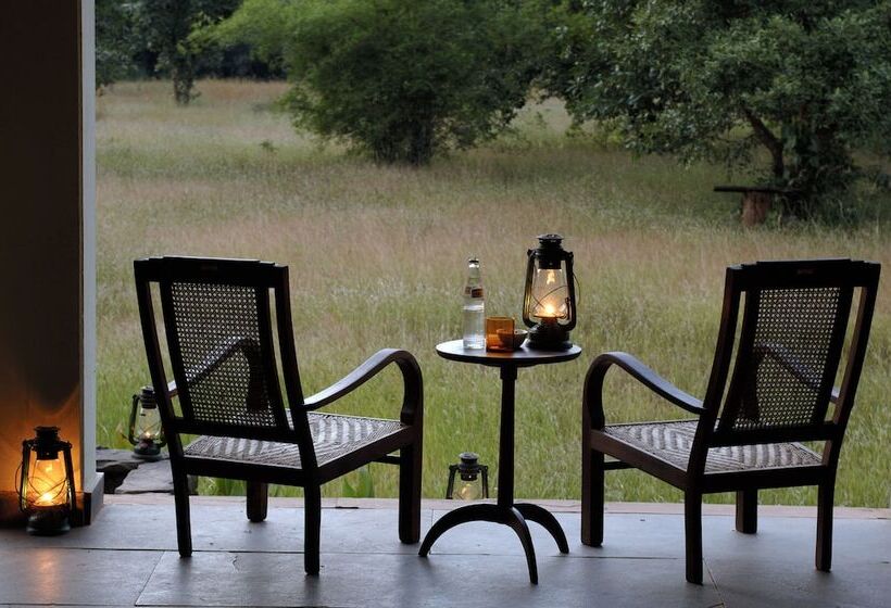 Отель Mahua Kothi Bandhavgarh - A Taj Safari Lodge