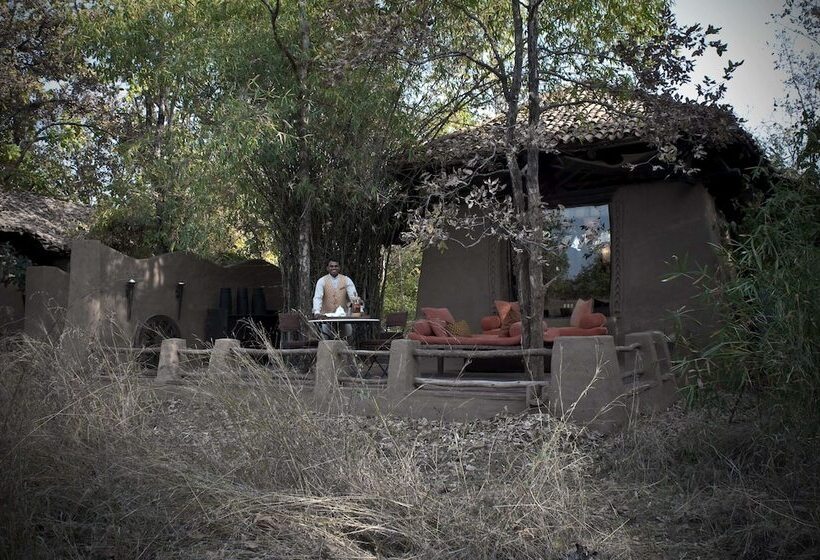 Отель Mahua Kothi Bandhavgarh - A Taj Safari Lodge