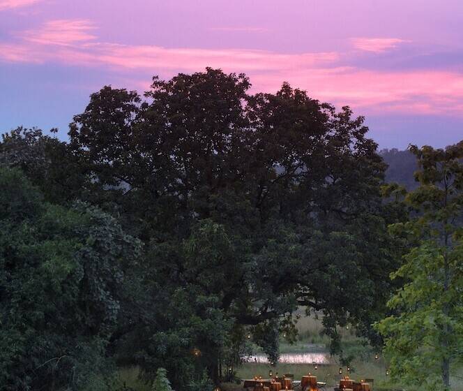 Отель Mahua Kothi Bandhavgarh - A Taj Safari Lodge