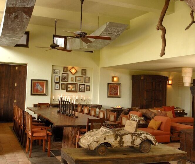 Отель Mahua Kothi Bandhavgarh - A Taj Safari Lodge