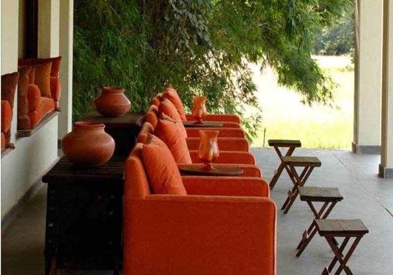 Отель Mahua Kothi Bandhavgarh - A Taj Safari Lodge
