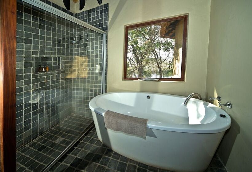 فندق Namushasha River Camping2go