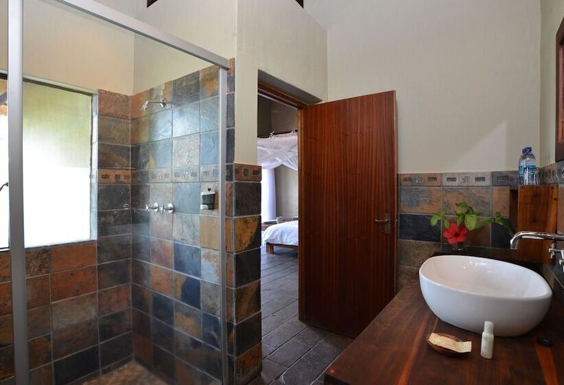 فندق Namushasha River Camping2go