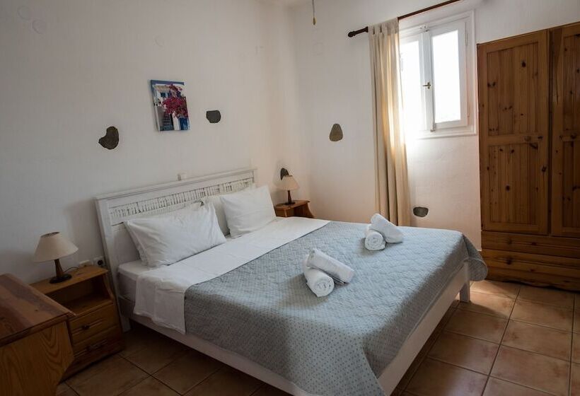 Ostria Studios & Apartments