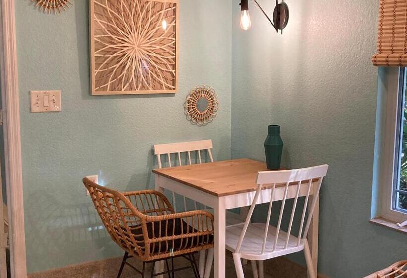 3gulls Inn Ozona Boutique Hotel Steps From Restaurants & Brewery Swimspa Pool Pet Friendly