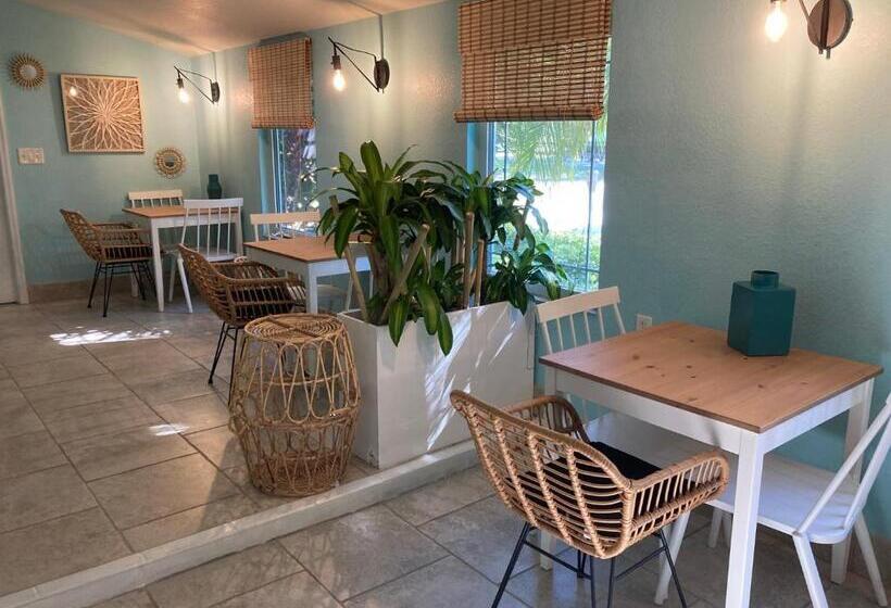 3gulls Inn Ozona Boutique Hotel Steps From Restaurants & Brewery Swimspa Pool Pet Friendly