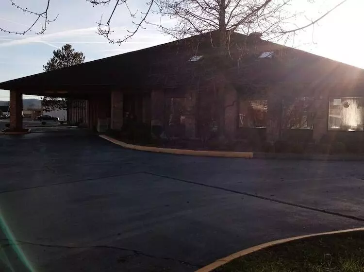 ホテル New Martinsville Inn