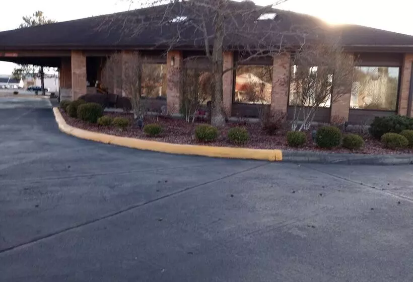 ホテル New Martinsville Inn