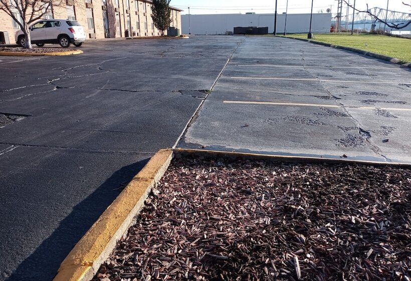 Отель New Martinsville Inn