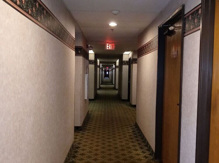 Отель New Martinsville Inn