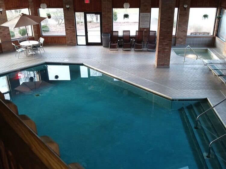 Отель New Martinsville Inn