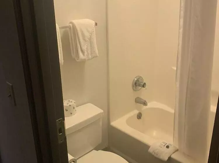 ホテル New Martinsville Inn