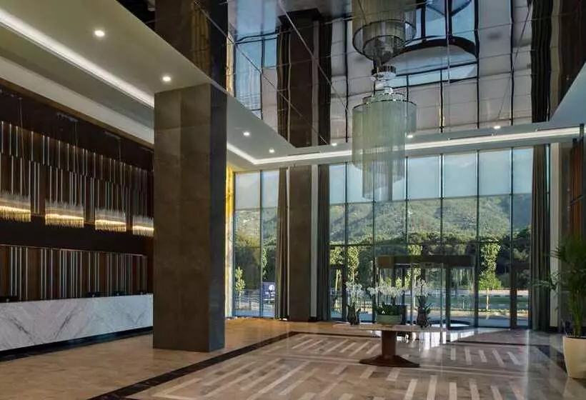 ホテル Doubletree By Hilton Manisa