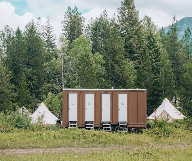 בית מלון כפרי Wander Camp Glacier