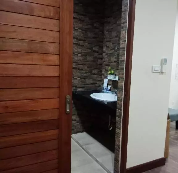 Little Lotus Siam Guesthouse At Rawai