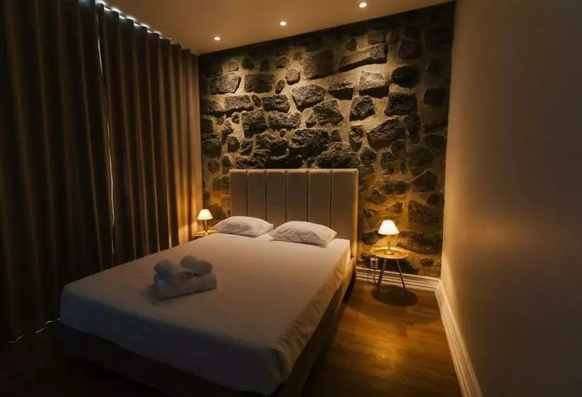 پانسیون City Stone House