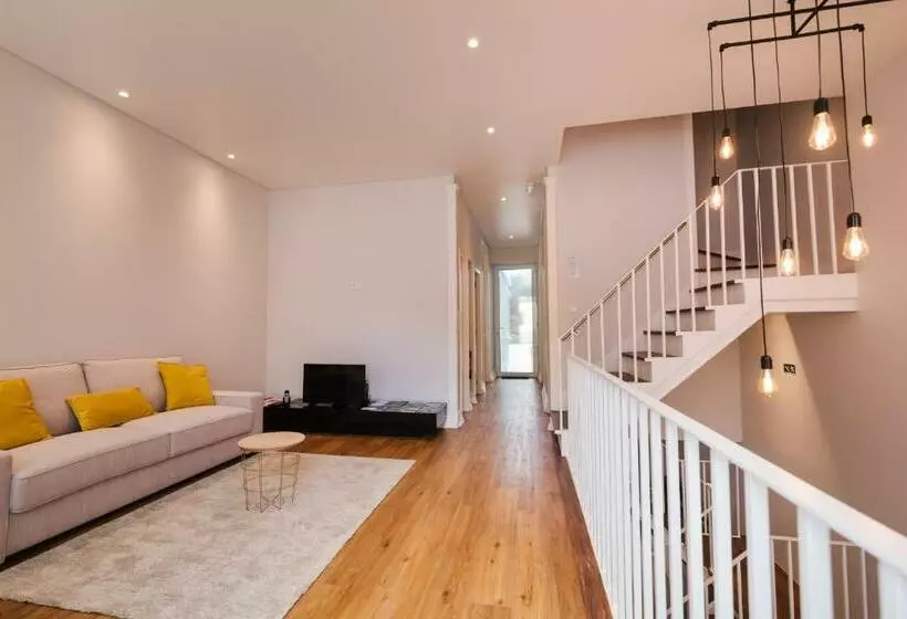 پانسیون City Stone House