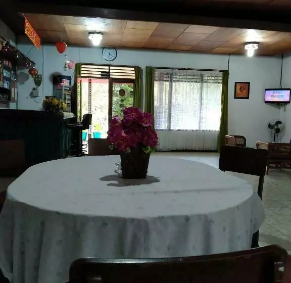 ホテル Olibert Parapat Ajibata Mitra Reddoorz