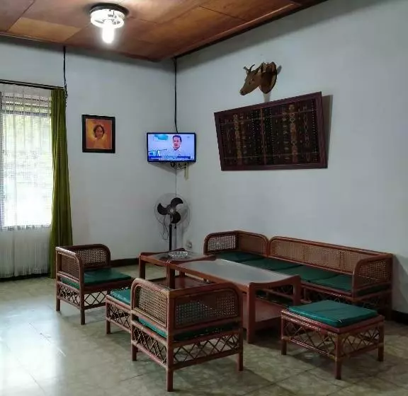 ホテル Olibert Parapat Ajibata Mitra Reddoorz
