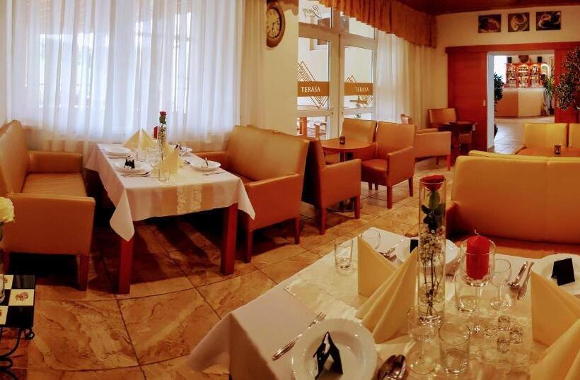 פנסיון Agrohotel Tri Brezy