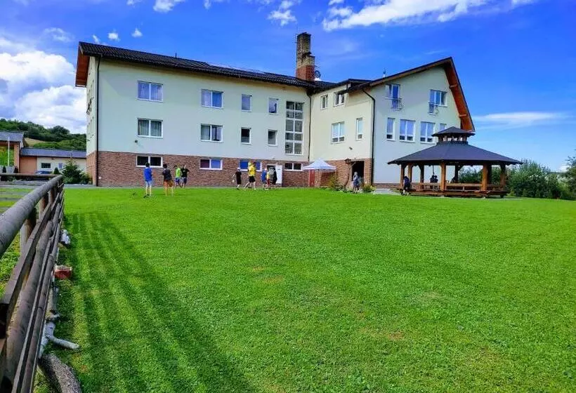Majatalo Agrohotel Tri Brezy