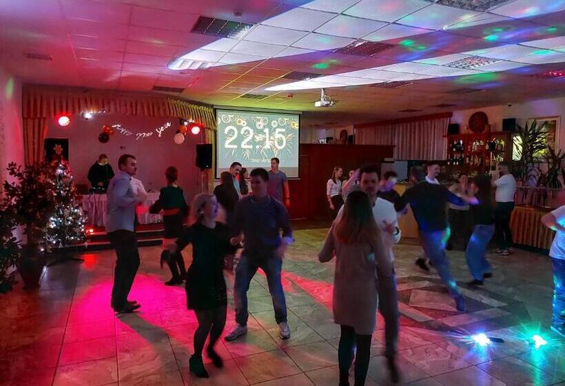 פנסיון Agrohotel Tri Brezy