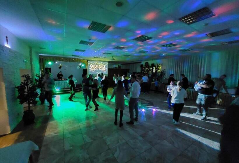 פנסיון Agrohotel Tri Brezy