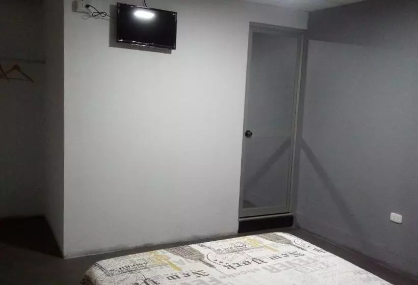 ペンション Hospedaje Tirol Lodging Spa