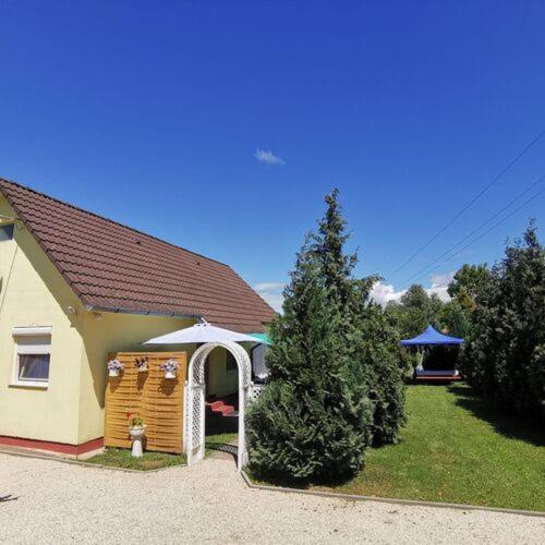 Пансион önálló, Klimatizált, Medencés Nyaraló A Balatonnál!