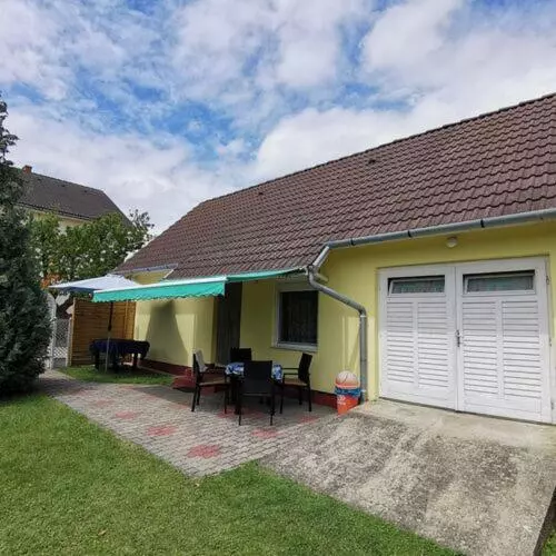 Majatalo önálló, Klimatizált, Medencés Nyaraló A Balatonnál!