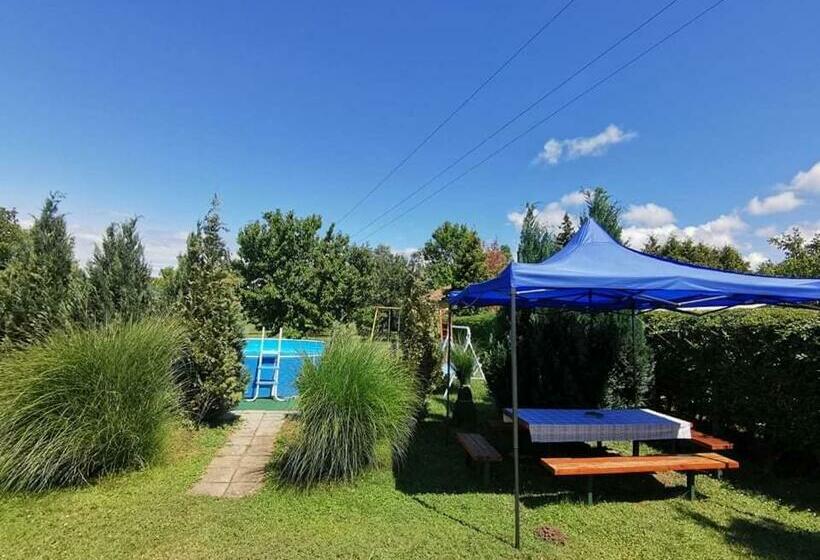 Пансион önálló, Klimatizált, Medencés Nyaraló A Balatonnál!