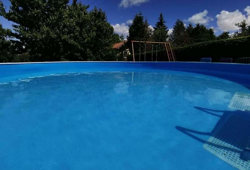 Пансион önálló, Klimatizált, Medencés Nyaraló A Balatonnál!