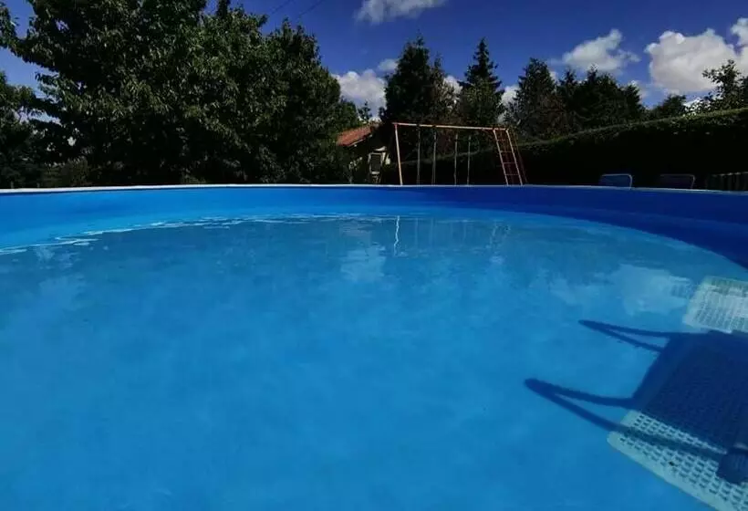 Majatalo önálló, Klimatizált, Medencés Nyaraló A Balatonnál!