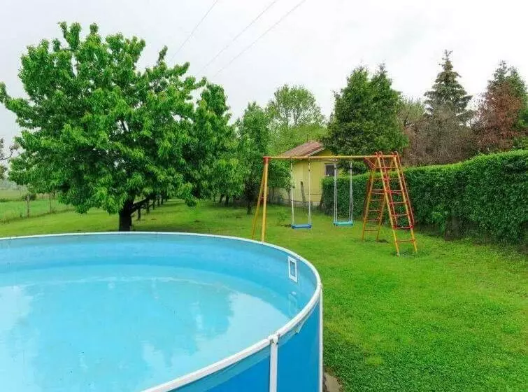 Majatalo önálló, Klimatizált, Medencés Nyaraló A Balatonnál!