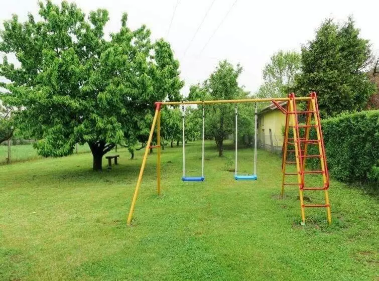 Majatalo önálló, Klimatizált, Medencés Nyaraló A Balatonnál!