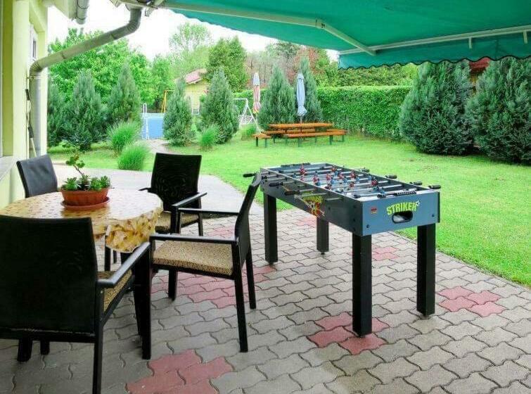 Пансион önálló, Klimatizált, Medencés Nyaraló A Balatonnál!