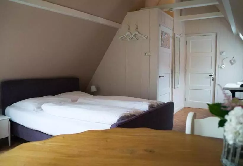 Aamiaismajoitus (B&B) Bij De Buren