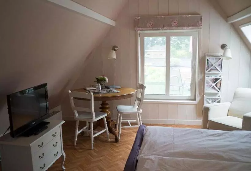 Aamiaismajoitus (B&B) Bij De Buren