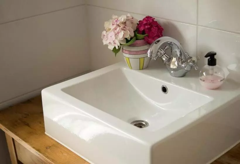 Aamiaismajoitus (B&B) Bij De Buren