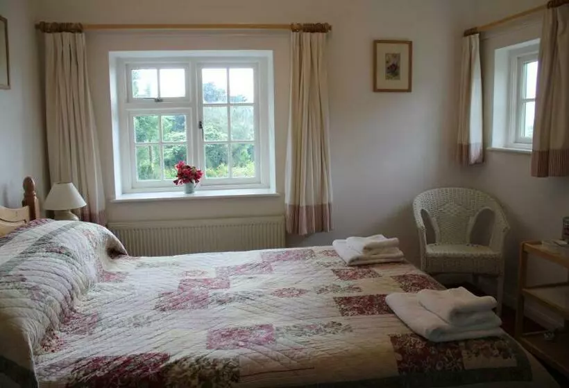 ベッドアンドブレックファースト Coombe Farmhouse