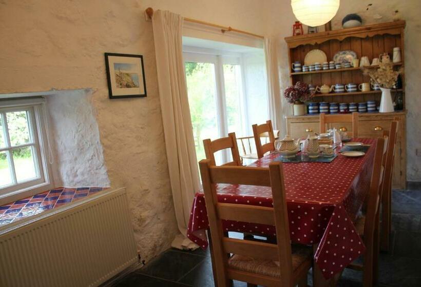 Bed and Breakfast Coombe Farmhouse